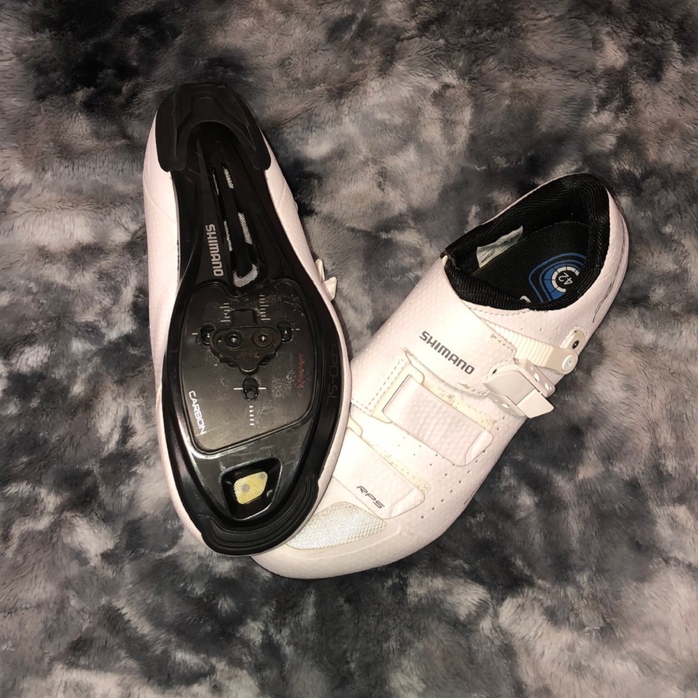 Shimano indoor cycle shoes w/ clips!